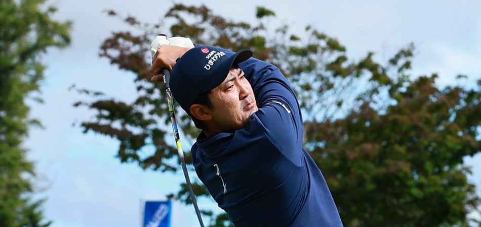 岩﨑亜久竜選手のショットの写真