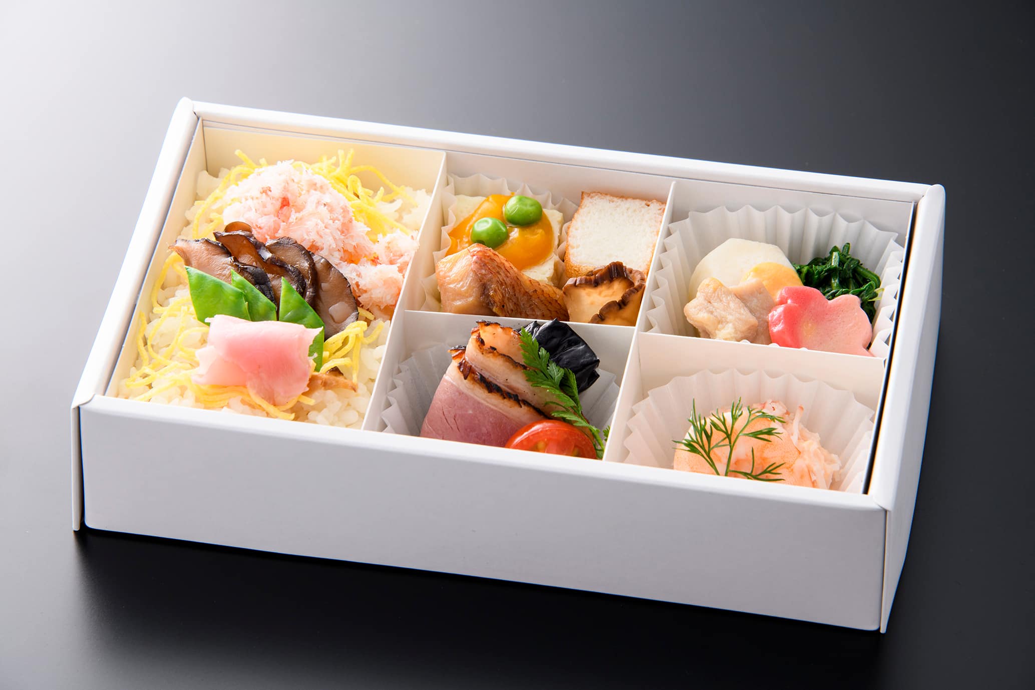 Paper in-flight meal containers