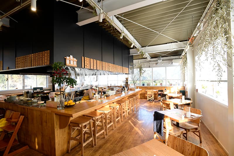 かまパン&ストアに隣接するかま屋。定食スタイルのランチ営業のお店