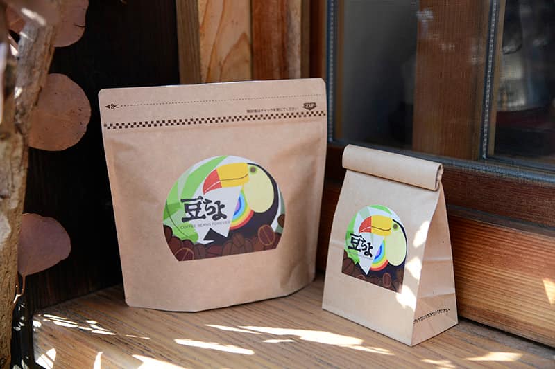 （左）200gサイズ、（右）100gサイズ。料金は豆の種類による