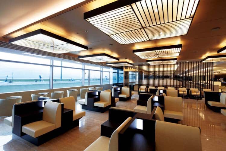 羽田空港国内線ラウンジ内観