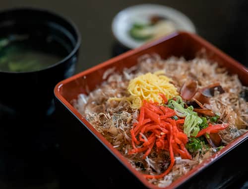 鰹トロ重（味彩むさし）