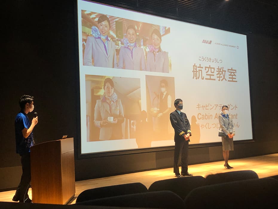 パイロット、CAの航空教室の写真