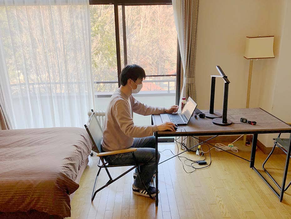お部屋でのワーキングの写真