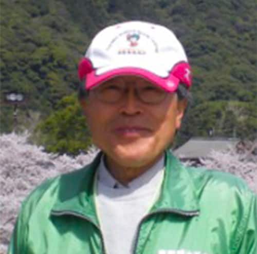 波羅 一彦さんの胸像写真