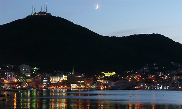 Ride the Mt. Hakodate Ropeway to Savor a Glittering Nightscape