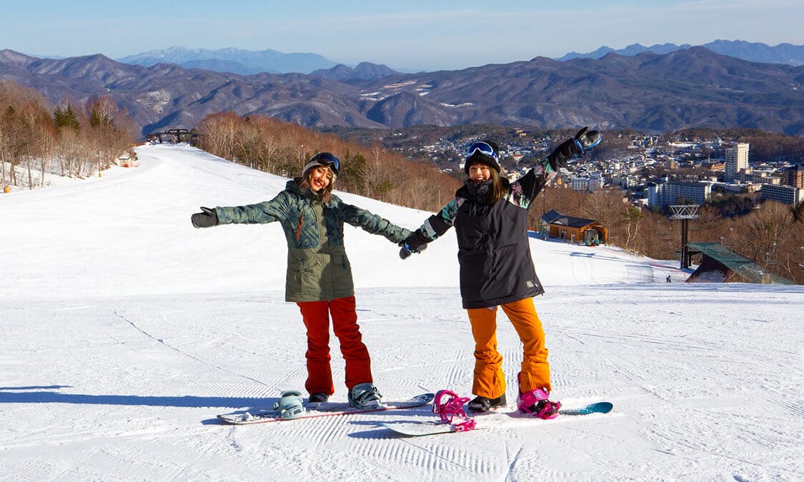 日本の名湯群馬県草津温泉 スキー場でパウダースノー体験も Ana