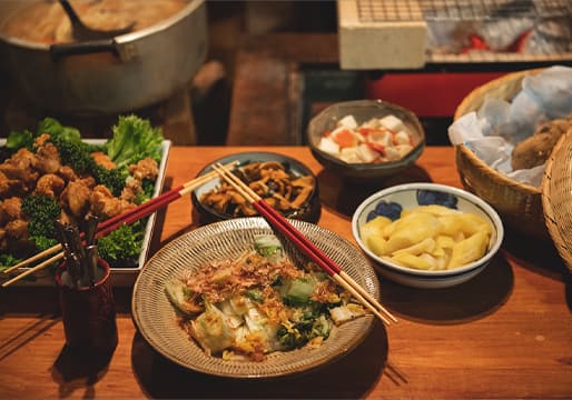 料理がずらっと並んた食卓