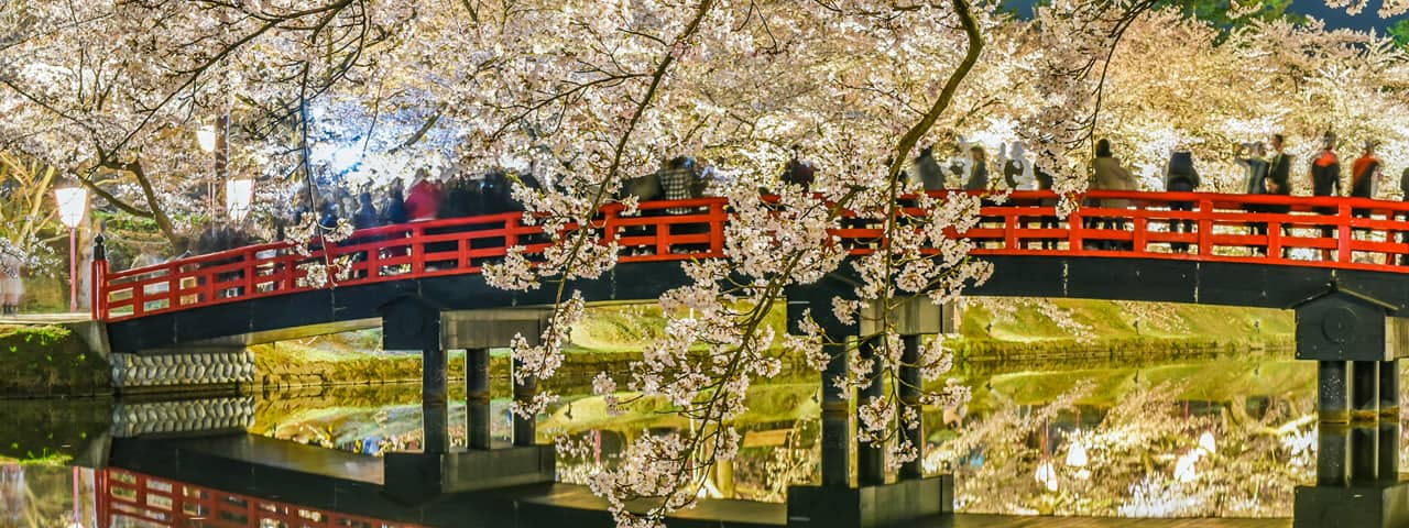 アクティブに楽しむ 日本の春の祭り8選 桜 凧あげ 曳山 温泉湯かけでずぶ濡れも Ana