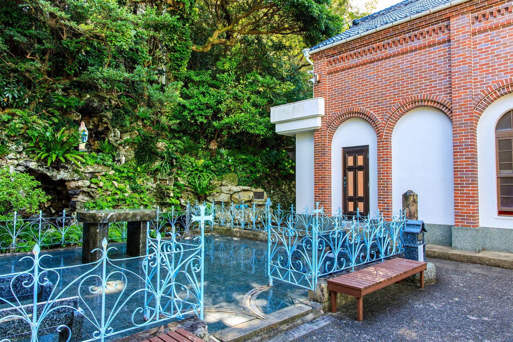 (photo) Imochiura Church and Lourdes 3