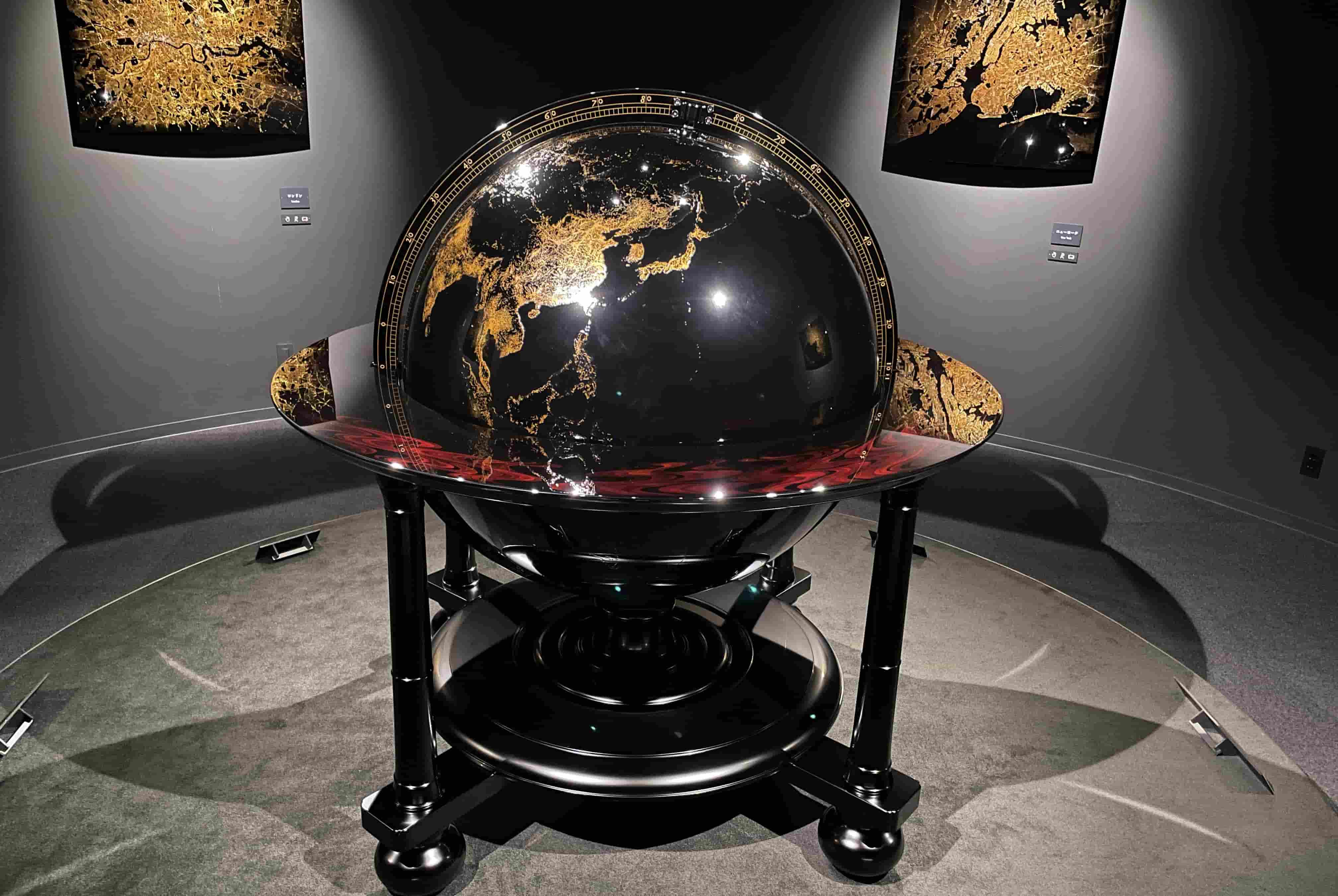 石川県輪島漆芸美術館の輪島塗大型地球儀（輪島市）