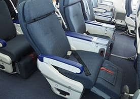 PREMIUM ECONOMY プレミアムエコノミー - ゆとりのシートピッチ PREMIUM ECONOMY プレミアムエコノミー - ゆとりのシートピッチ