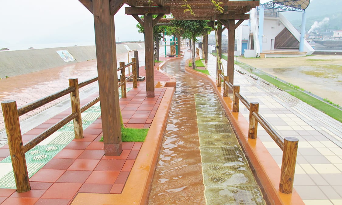 観光も楽しめる小浜温泉の足湯 露天風呂を満喫 長崎県雲仙市 Ana