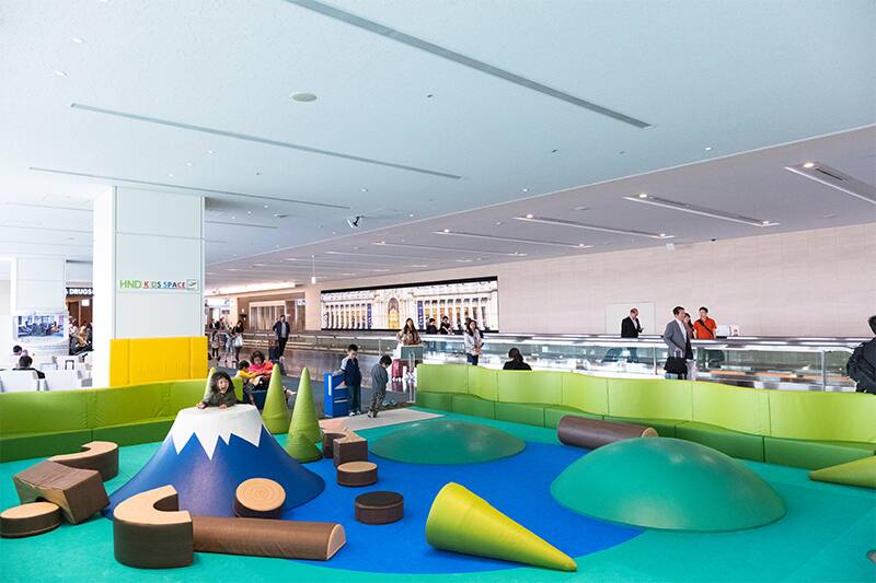 子連れ海外旅行のコツ 成田 羽田空港のキッズエリアとお役立ちスポット Ana Travel Life