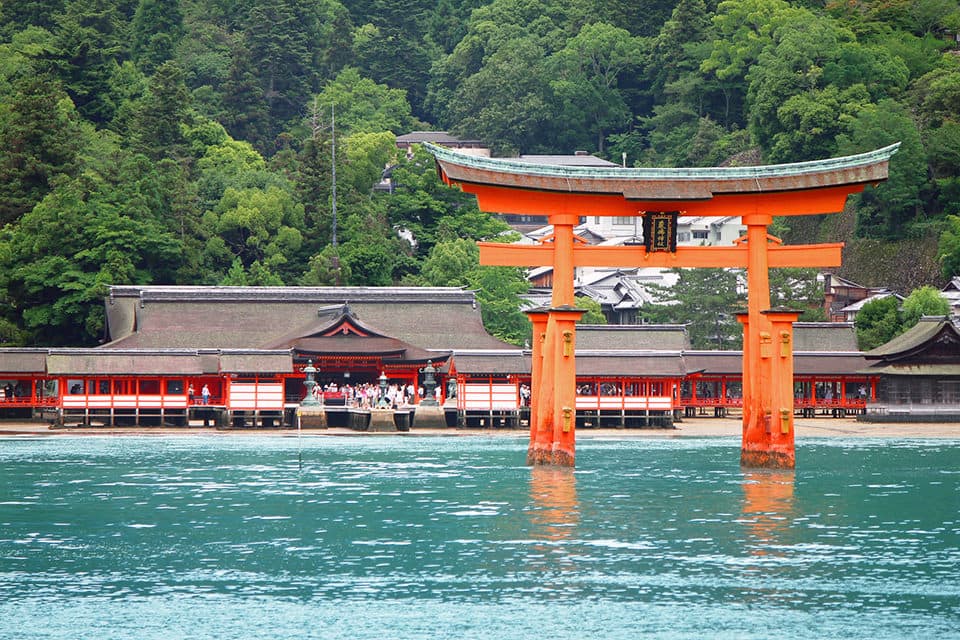 世界遺産 嚴島神社から秘境 三段峡へ 広島の絶景とグルメを満喫する1泊2日旅 Ana Travel Life