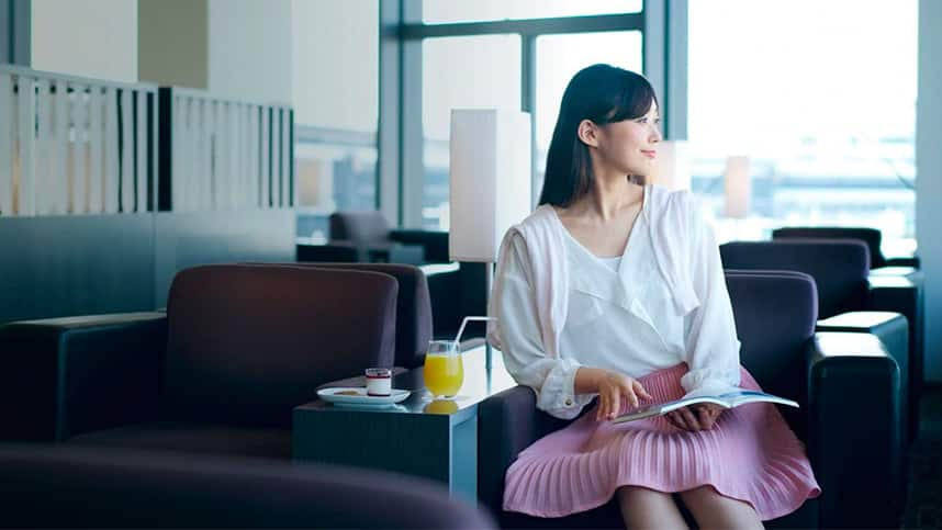 woman at ana lounge