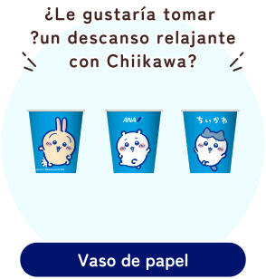 Ilustración de un mapa de Japón y un avión. Chiikawa, Usagi y Hachiware se representan disfrutando de un viaje.